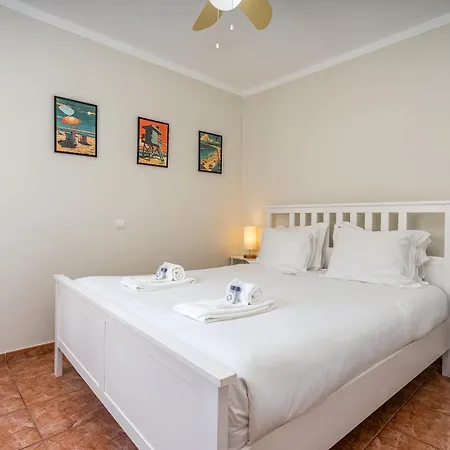 Lovely Apartment, Sea Views, Rooftop Terrace #1974 公寓