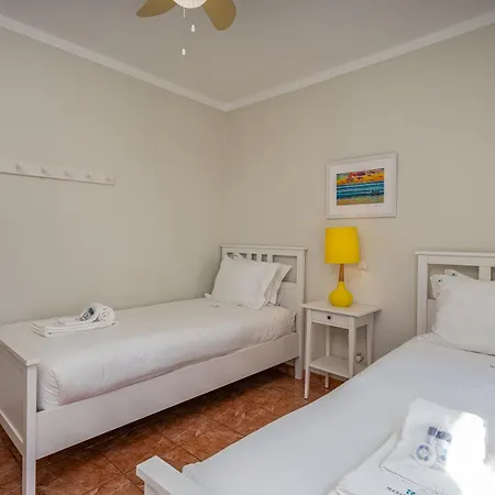 Lovely Apartment, Sea Views, Rooftop Terrace #1974 * Budens